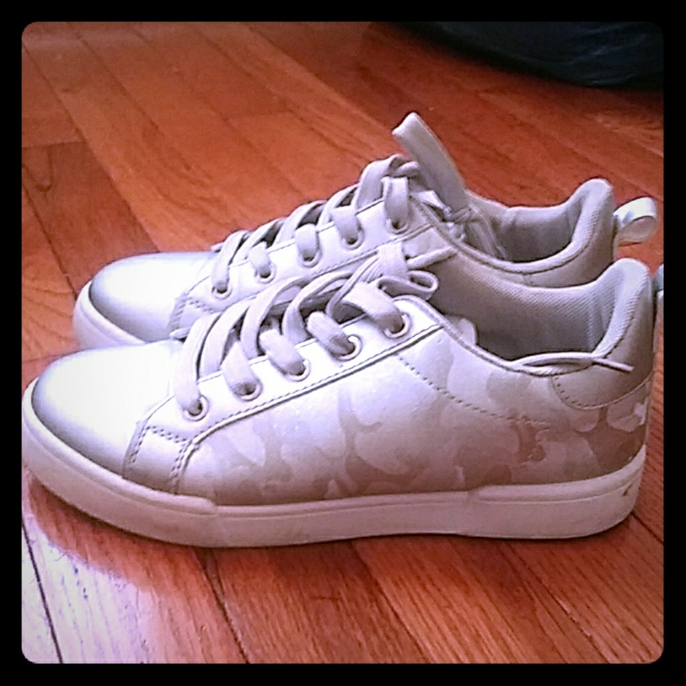 Shoe